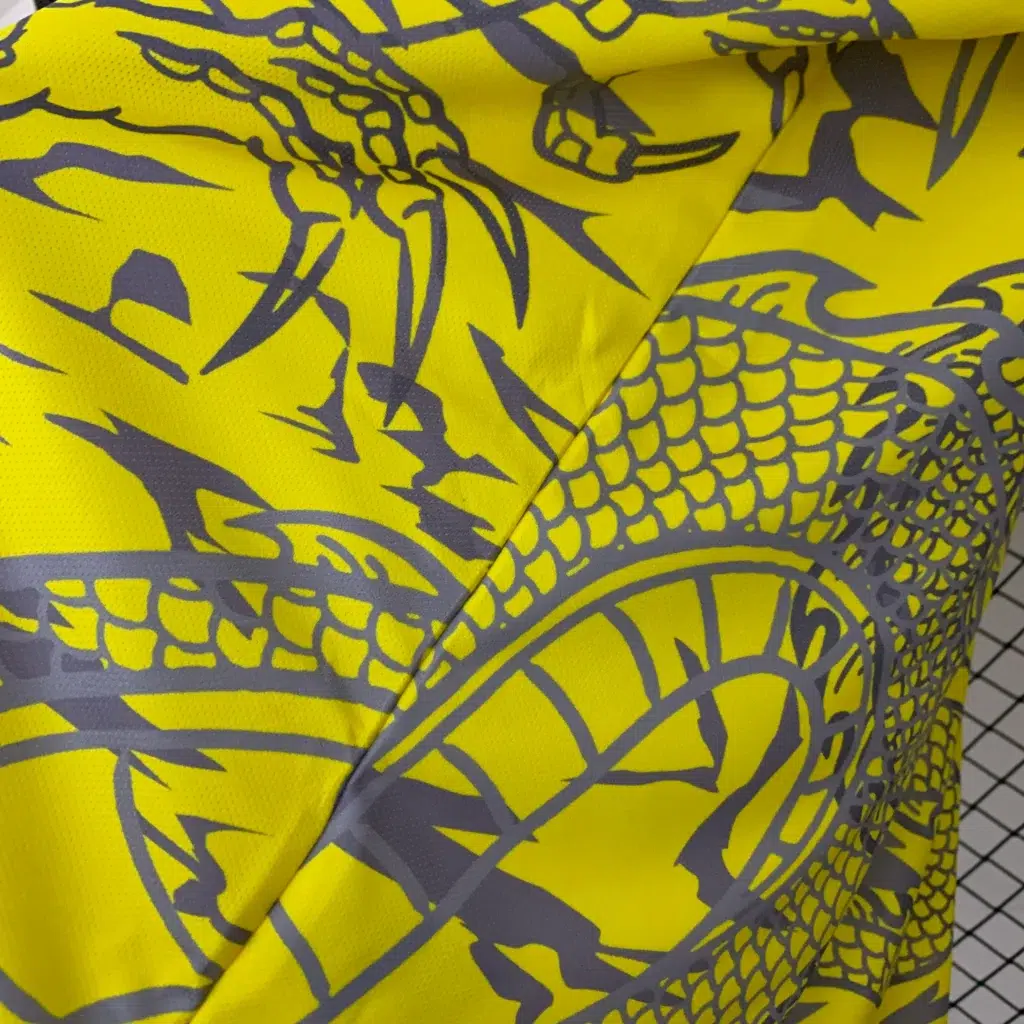 Camiseta amarillo Real Madrid 2025-2026 Dragon edición especial versión fan - Imagen 6