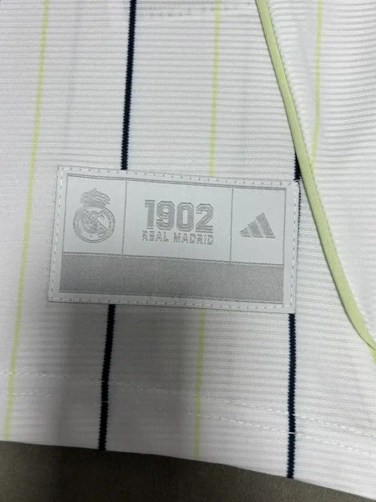 Camiseta blanca retro Real Madrid US pack 2025 edición limitada - Imagen 6