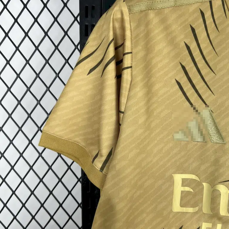 Camiseta dorada Real Madrid 2025-2026 edición especial versión fan - Imagen 3