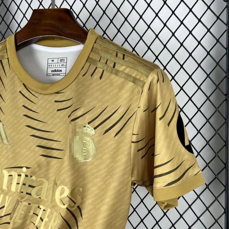 Camiseta dorada Real Madrid 2025-2026 edición especial versión fan - Imagen 4