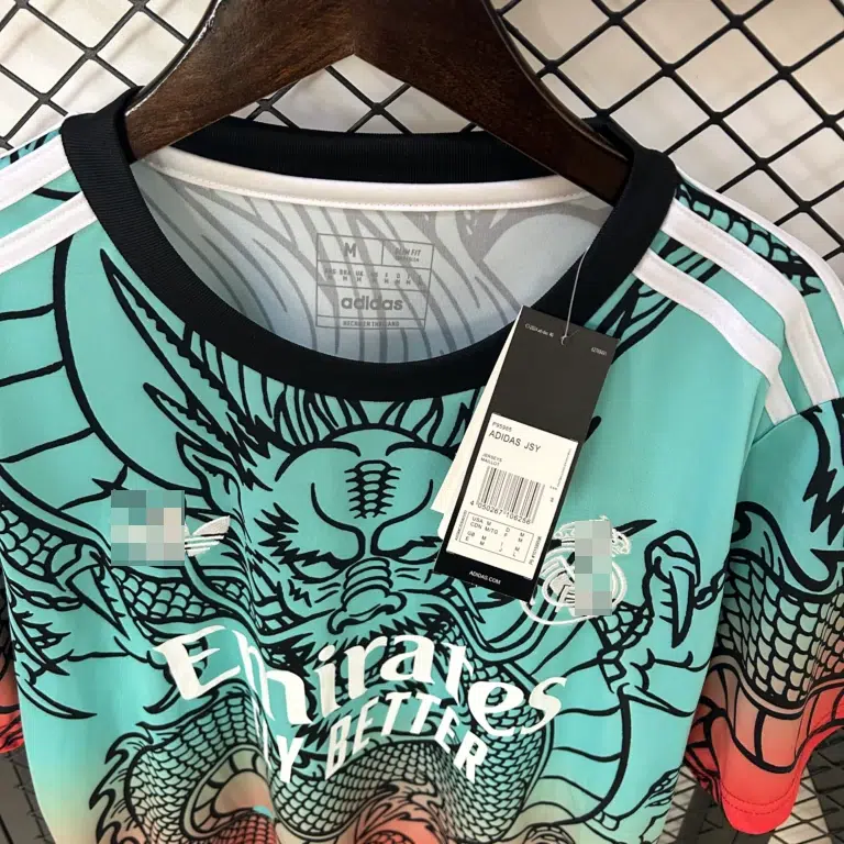 Camiseta dragon Real Madrid celeste/rojo 2024-2025 edición especial versión fan - Imagen 3