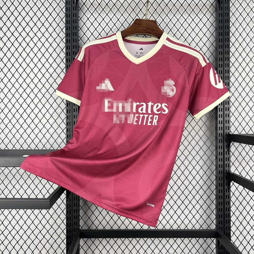 Camiseta rosa Real Madrid 2026-2027 tercera equipación versión fan