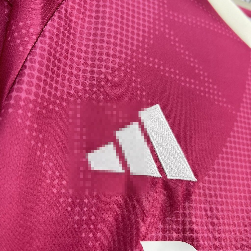 Camiseta rosa Real Madrid 2026-2027 tercera equipación versión fan - Imagen 5