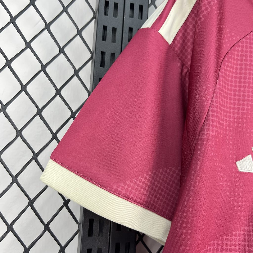 Camiseta rosa Real Madrid 2026-2027 tercera equipación versión fan - Imagen 4