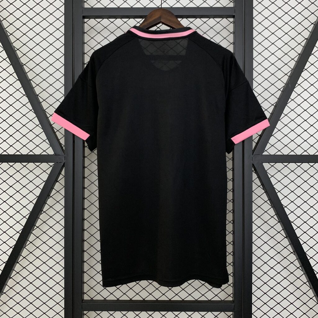 Camiseta serpiente rosa Real Madrid 2025-2026 edición especial versión fan - Imagen 2