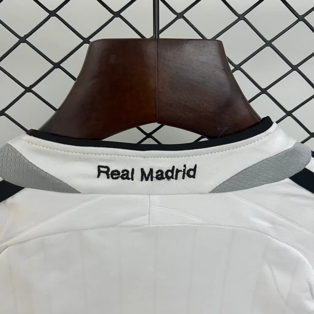 Conjunto retro niño Real Madrid 2006-2007 primera equipación - Imagen 3