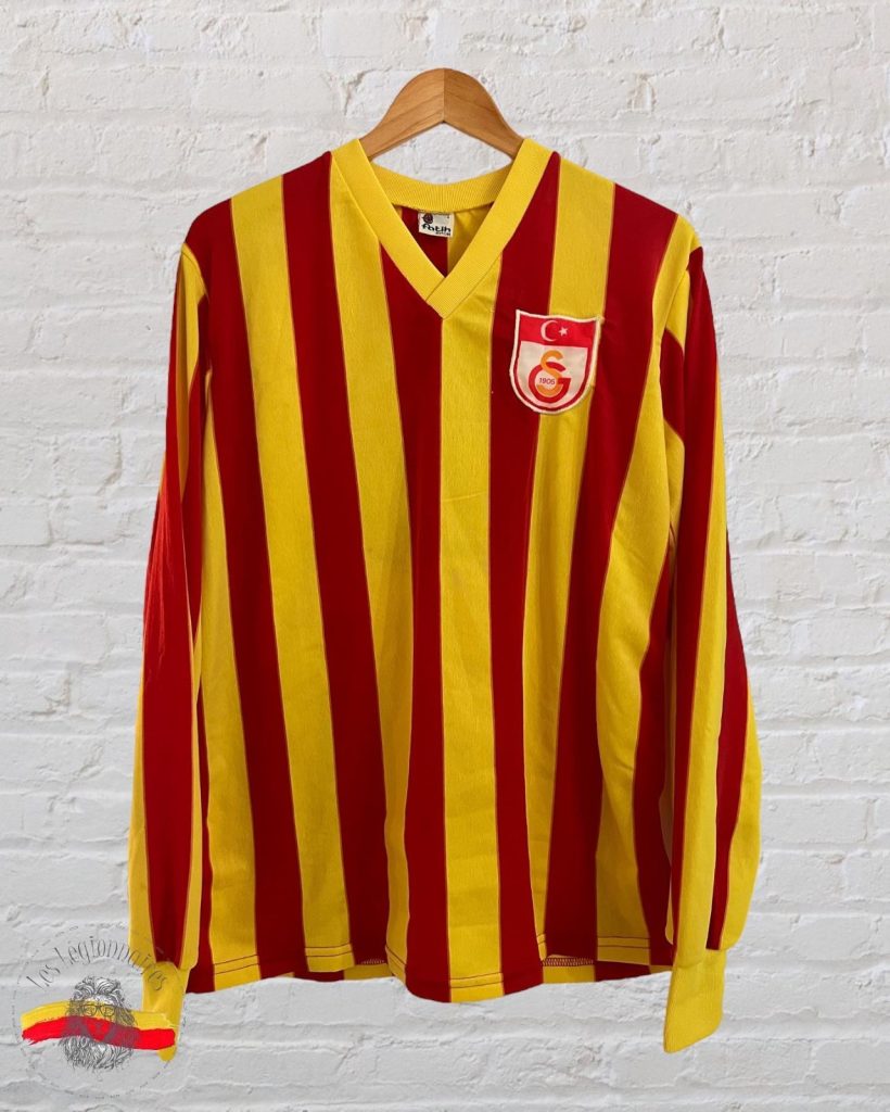 Segunda equipación de Galatasaray 85-86