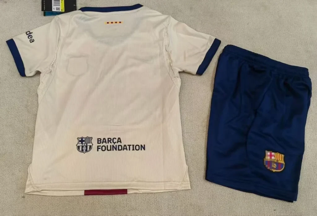 Conjunto Niño beige FC Barcelona 2026-2027 Cuarta equipacion - Imagen 2