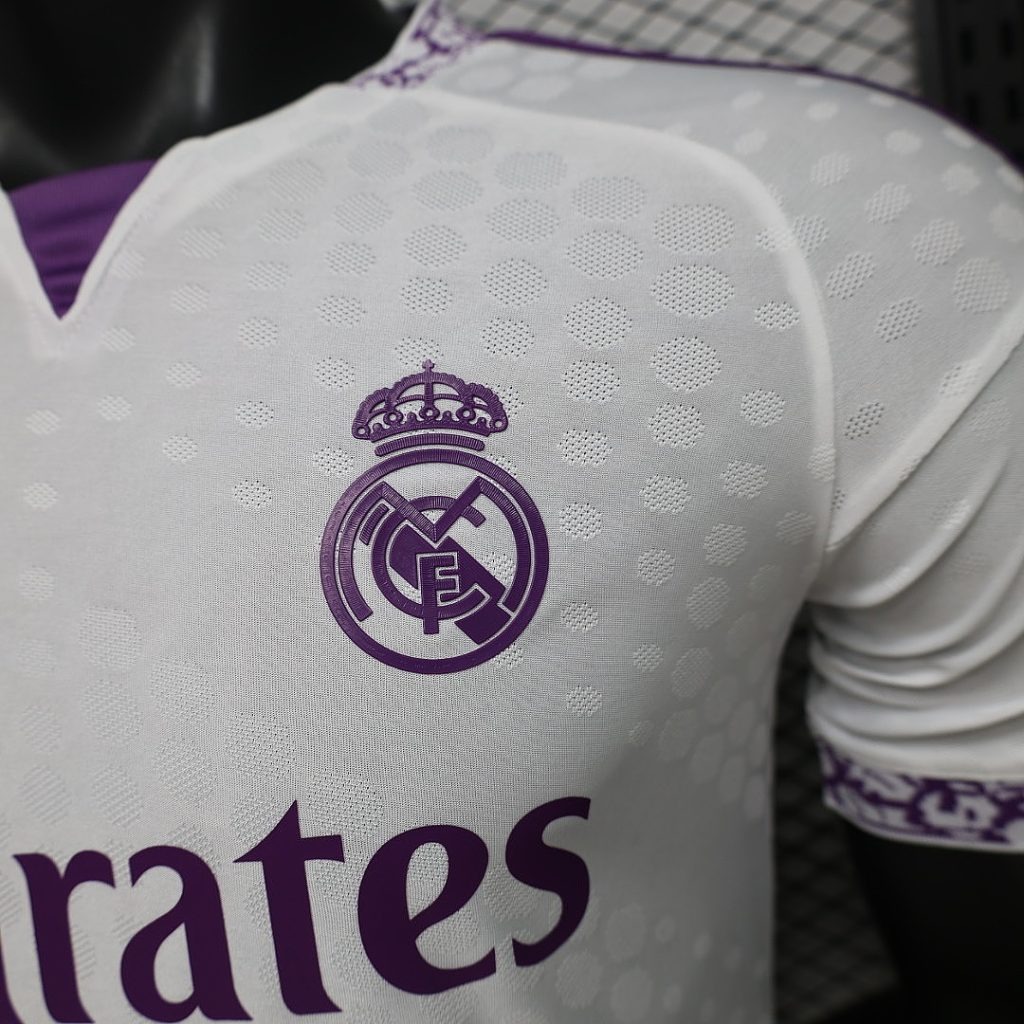 Camiseta Real Madrid 2026-2027 Blanco/Morado Edicion Especial Version Jugador - Imagen 4