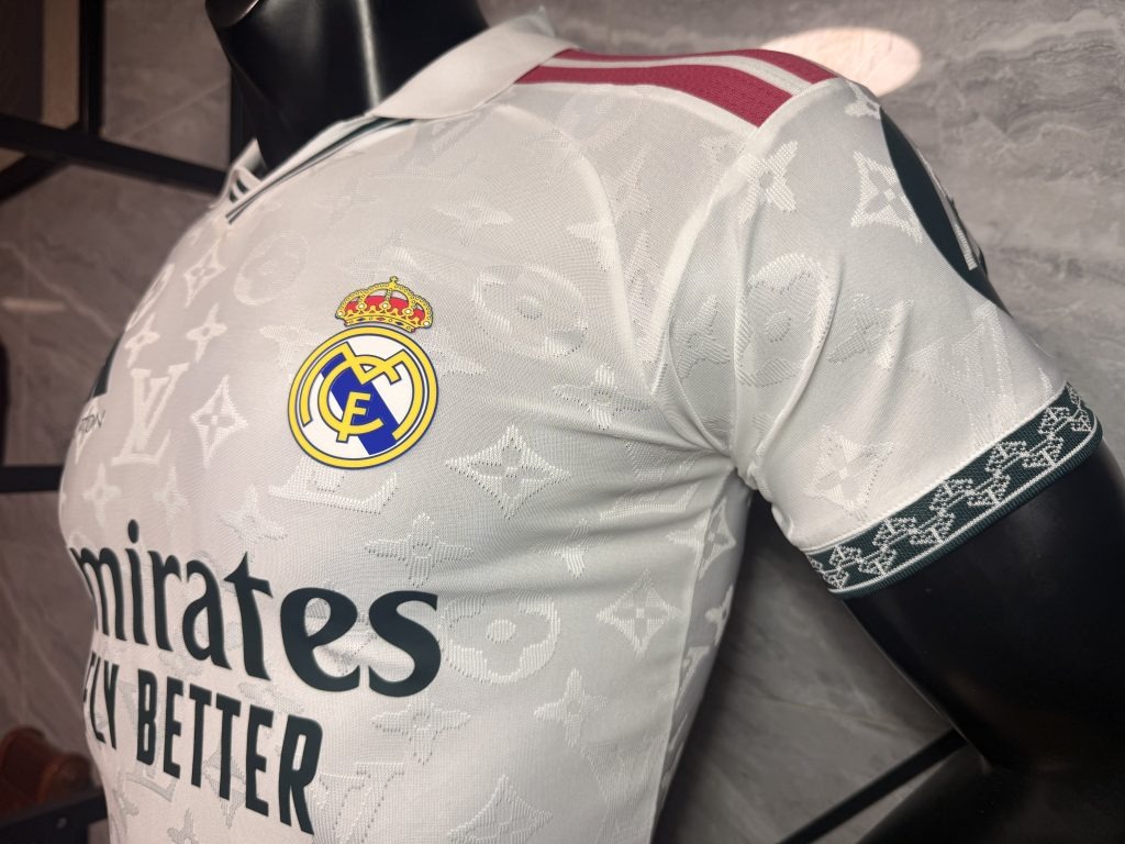 Camiseta Real Madrid X Louis Vuitton 2026-2027 edición especial versión jugador - Imagen 5
