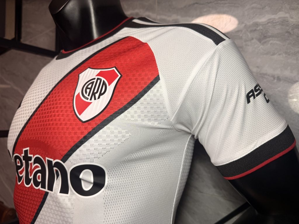 Camiseta River Plate Blanca 2026-2027 primera equipacion versión jugador - Imagen 4