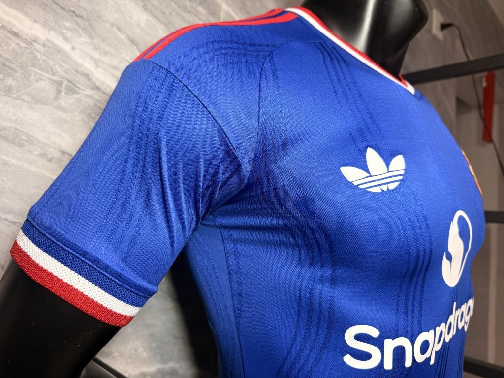 Camiseta azul Manchester United 2026-2027 segunda equipacion versión jugador - Imagen 5