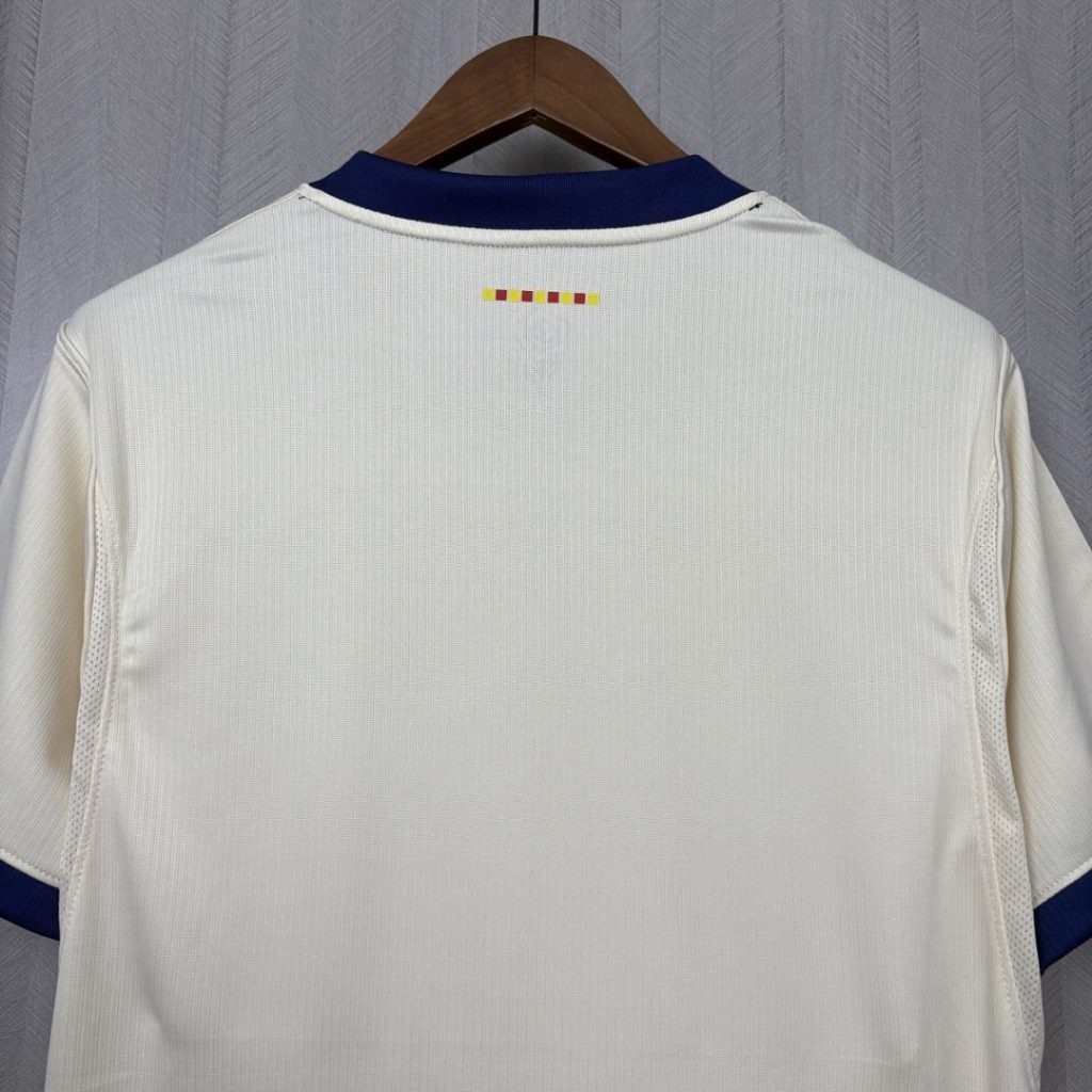 Camiseta cuarta equipacion FC Barcelona 2026-2027 beige versión fan - Imagen 4