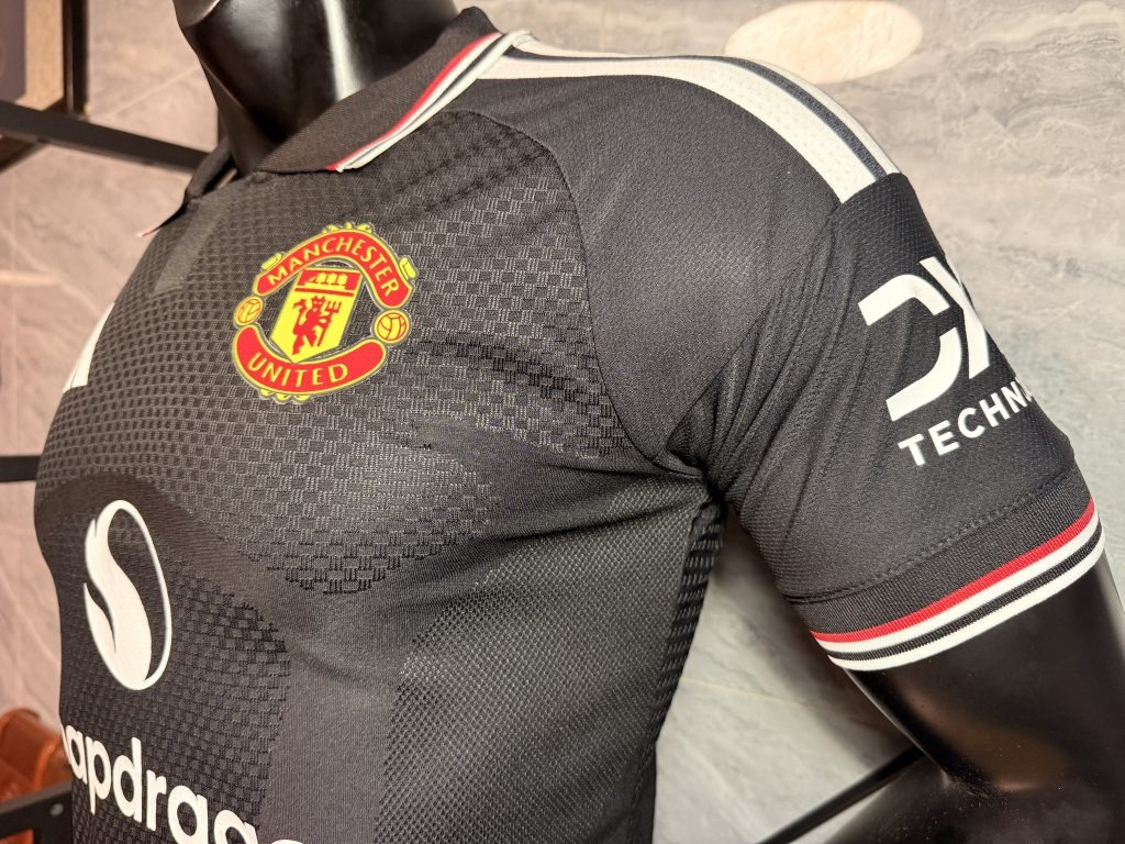 Camiseta negra Manchester United 2026-2027 edición especial versión jugador - Imagen 4