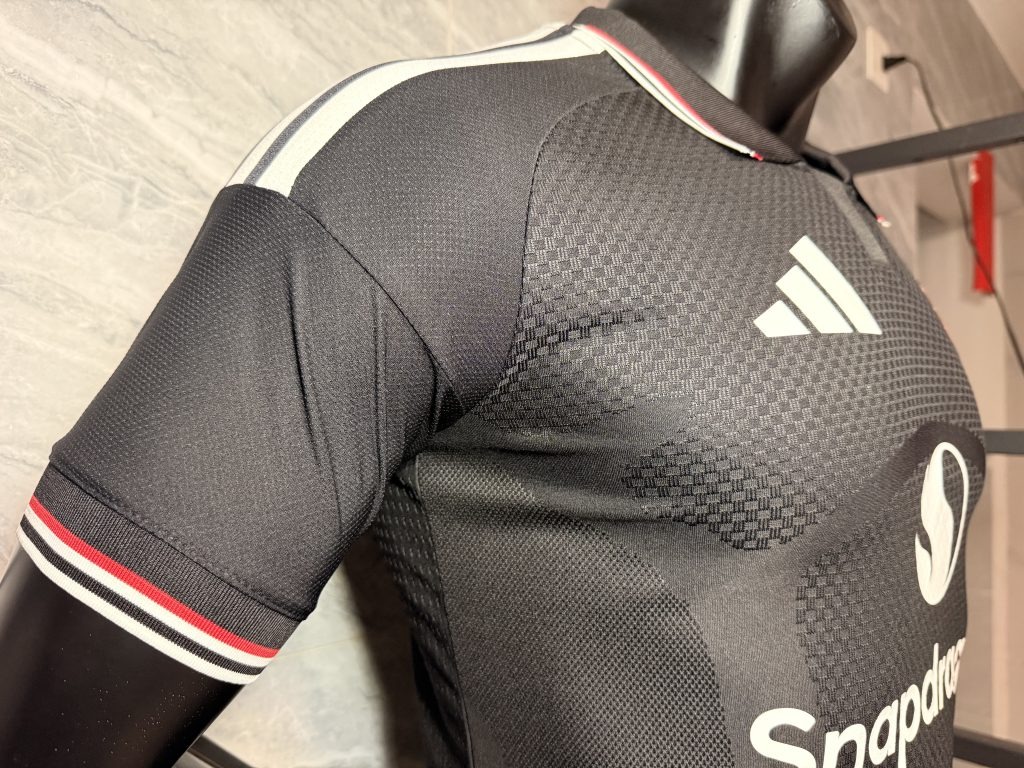 Camiseta negra Manchester United 2026-2027 edición especial versión jugador - Imagen 5