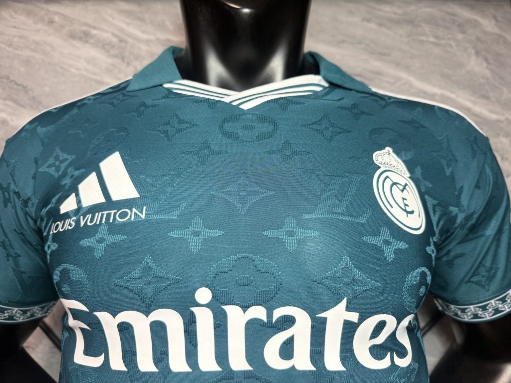 Camiseta verde Real Madrid X Louis Vuitton 2026-2027 edición especial versión jugador - Imagen 3