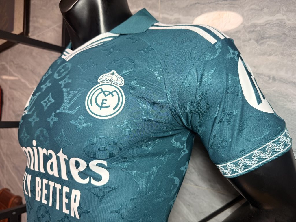 Camiseta verde Real Madrid X Louis Vuitton 2026-2027 edición especial versión jugador - Imagen 4