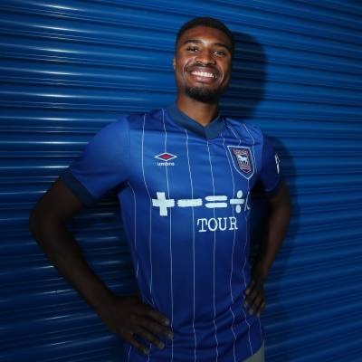 Camiseta local de Ipswich Town 2024-25