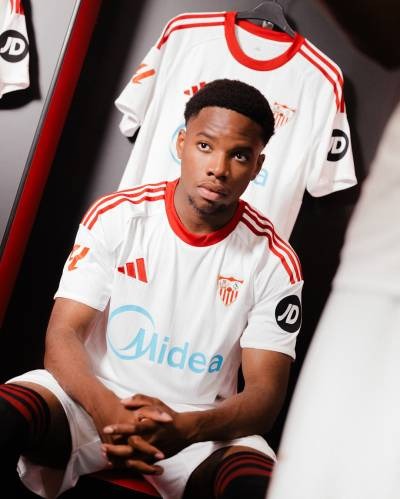 Camiseta local de Sevilla 2025-26