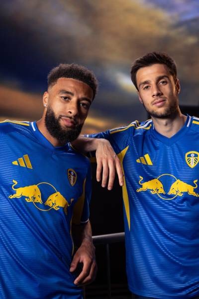 Camiseta visitante de Leeds United 2025-26