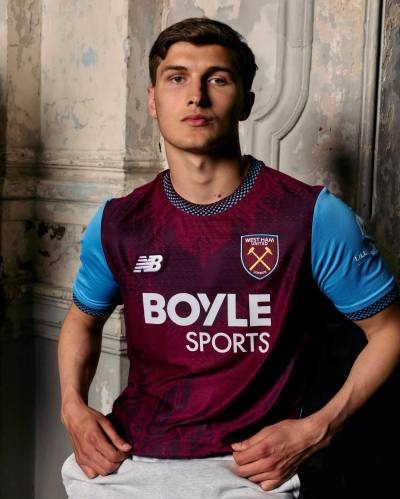 Imagen de Camiseta local de West Ham United 2026-27 de New Balance