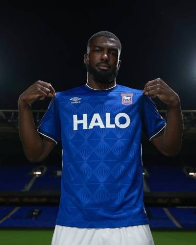 Camiseta local de Ipswich Town 2026-27 de Umbro