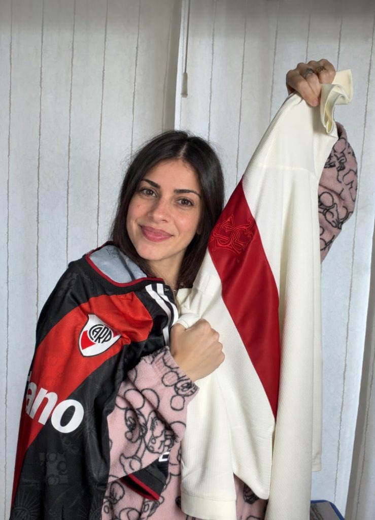 Foto de Naihomy Vega con su camiseta