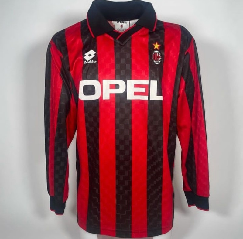 Primera equipación de AC Milan 95-96