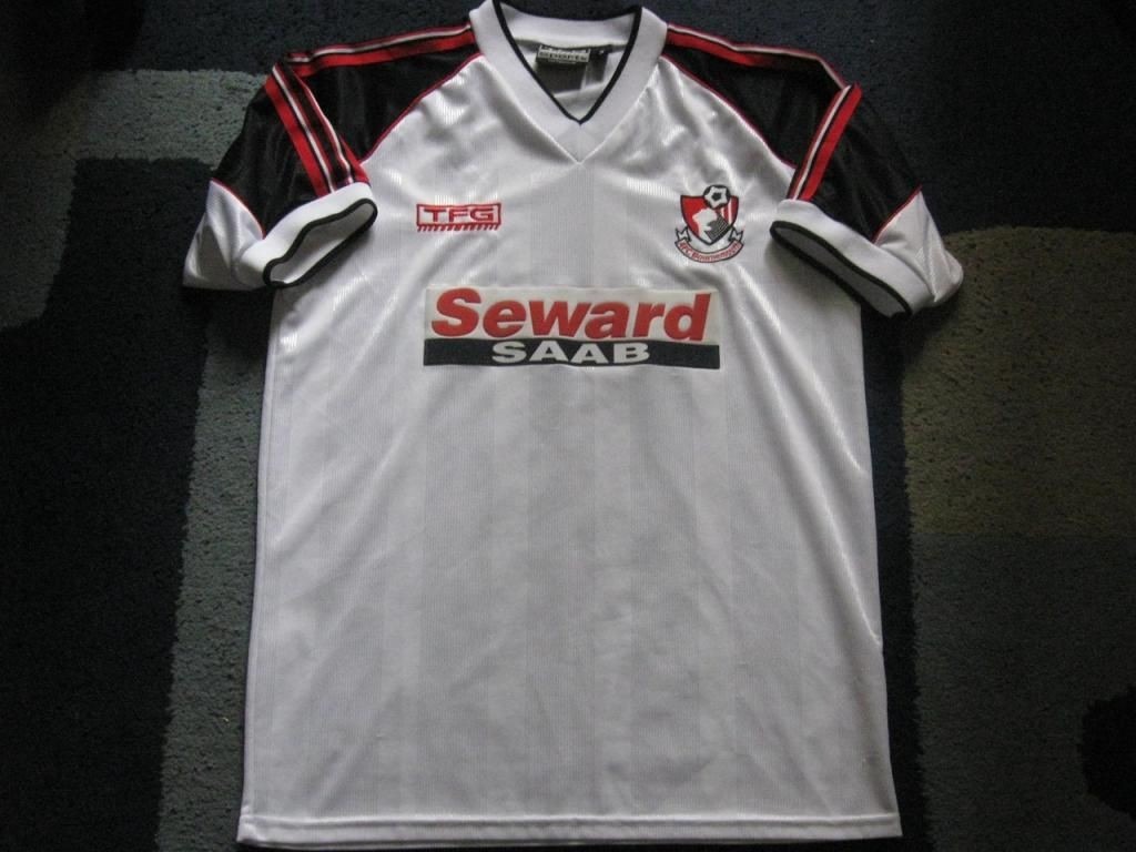 Segunda equipación de AFC Bournemouth 00-01