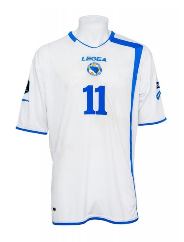 Segunda equipación de Bosnia and Herzegovina 2010
