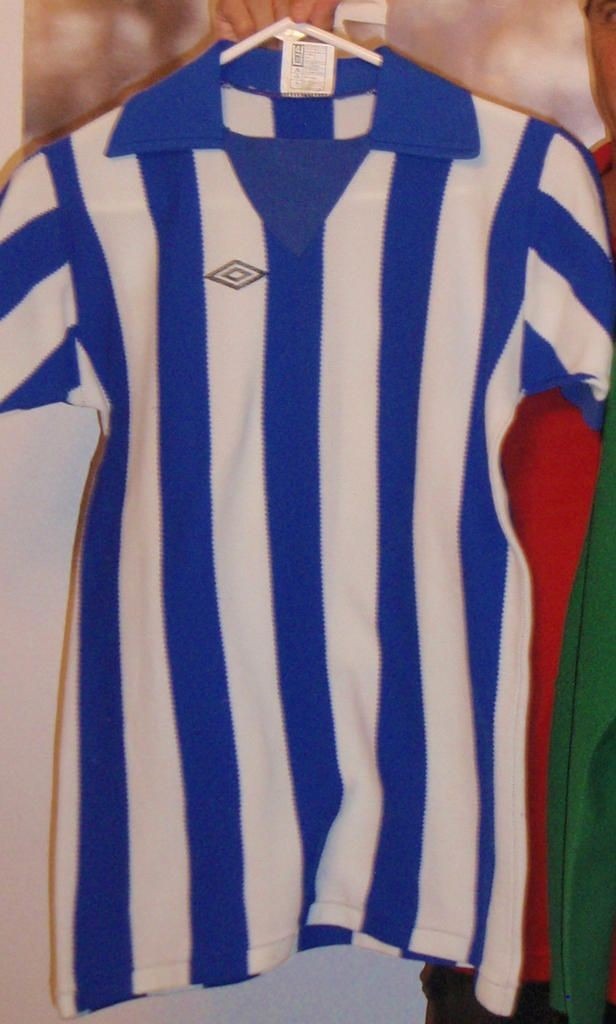 Primera equipación de Brighton & Hove Albion 75-76