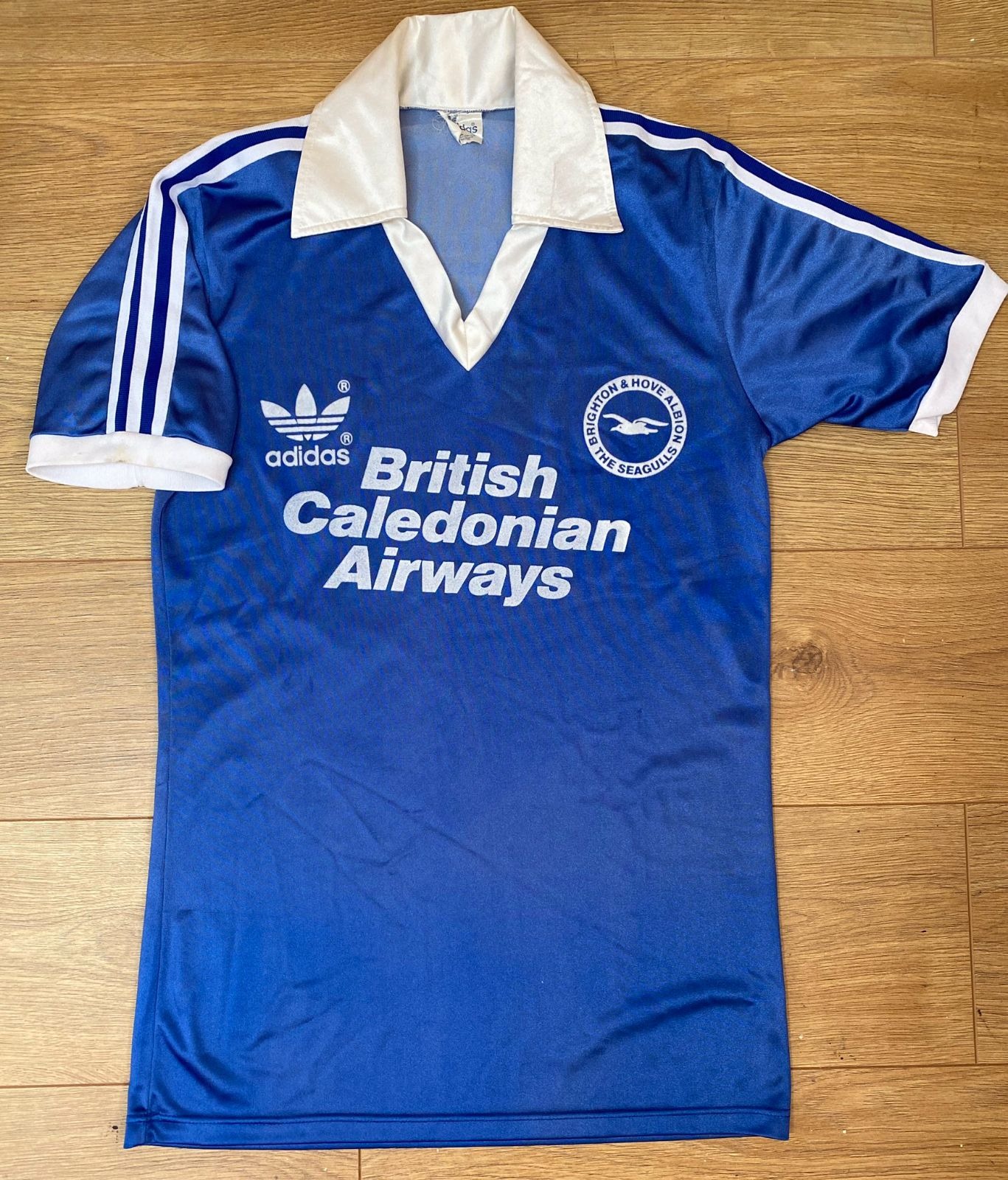 Primera equipación de Brighton & Hove Albion 82-83 (Carry-over)