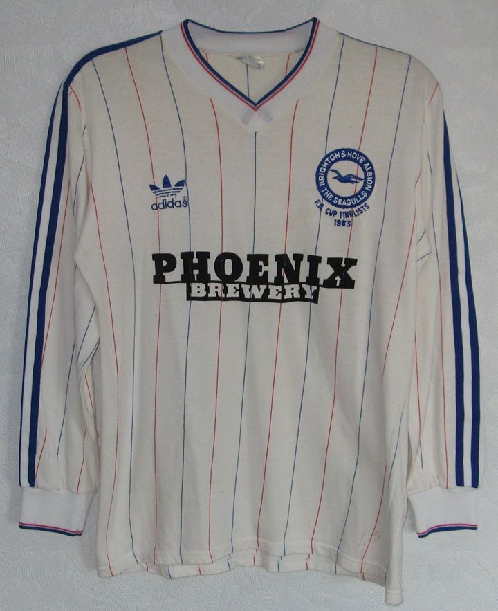 Segunda equipación de Brighton & Hove Albion 83-84