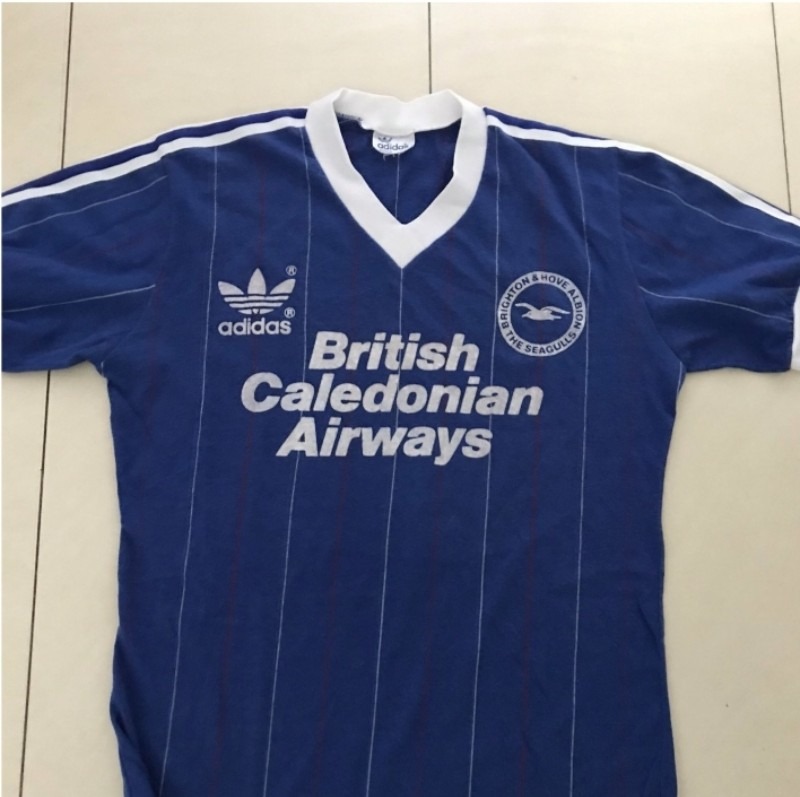 Primera equipación de Brighton & Hove Albion 83-84