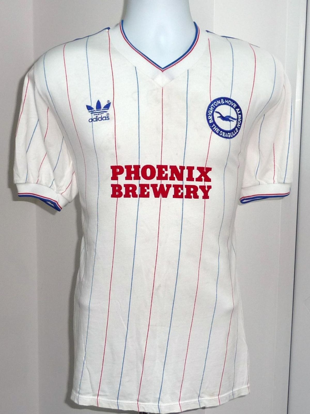Segunda equipación de Brighton & Hove Albion 84-85 (Carry-over)