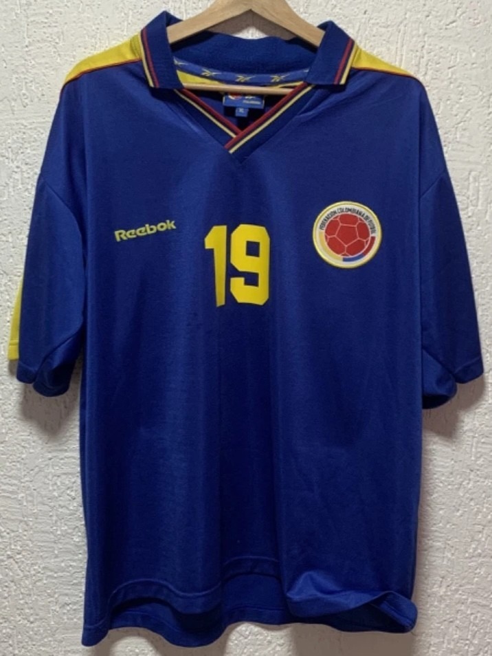 Segunda equipación de Colombia 2000