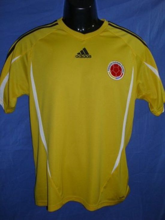 Primera equipación de Colombia 2011