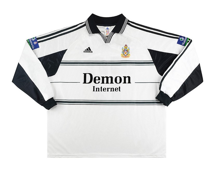 Primera equipación de Fulham FC 00-01 (Carry-over)