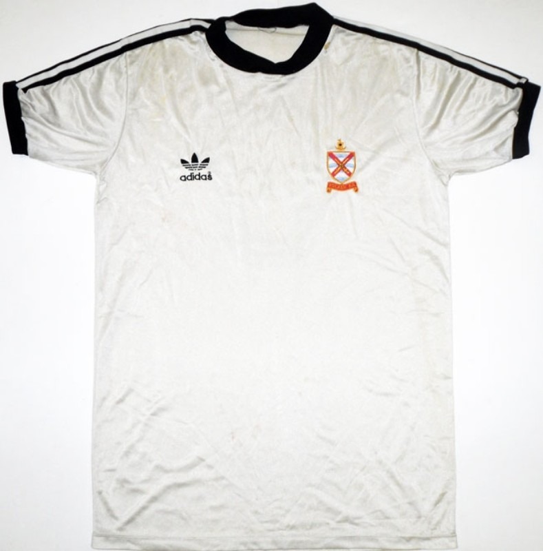 Primera equipación de Fulham FC 77-78