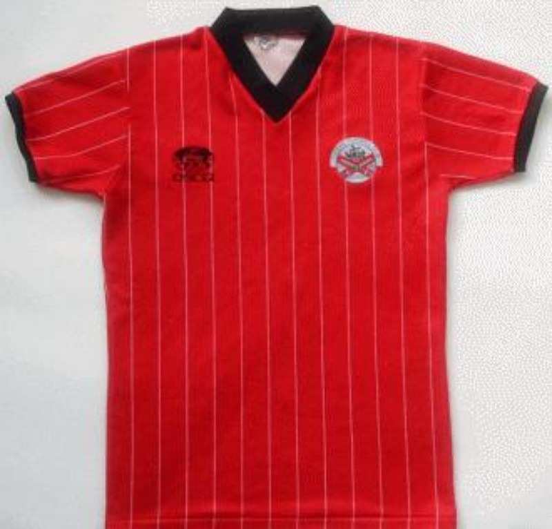 Segunda equipación de Fulham FC 83-84