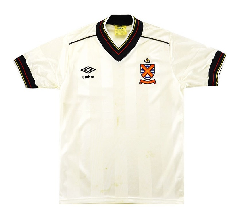 Primera equipación de Fulham FC 84-85