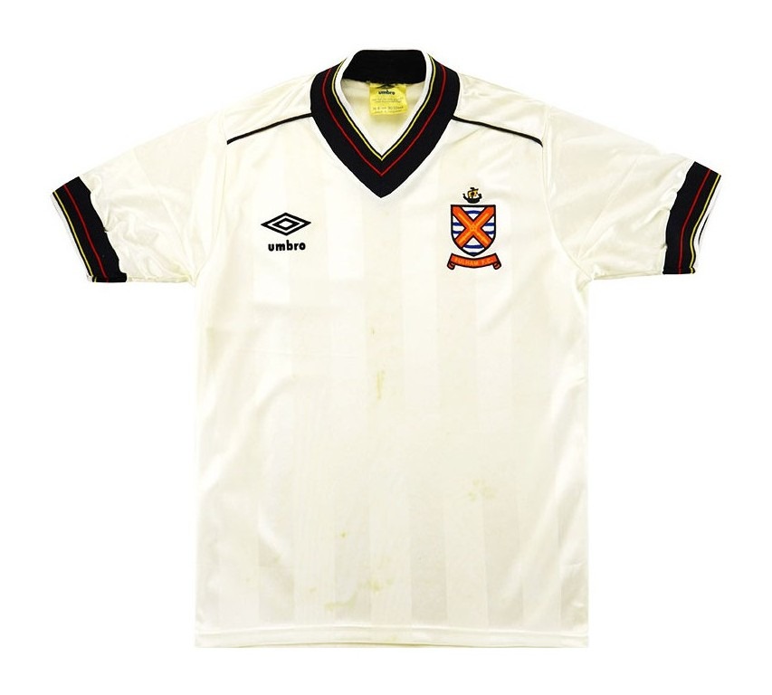 Primera equipación de Fulham FC 85-86 (Carry-over)