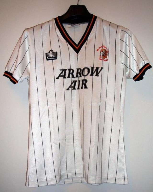 Segunda equipación de Hull City AFC 82-83