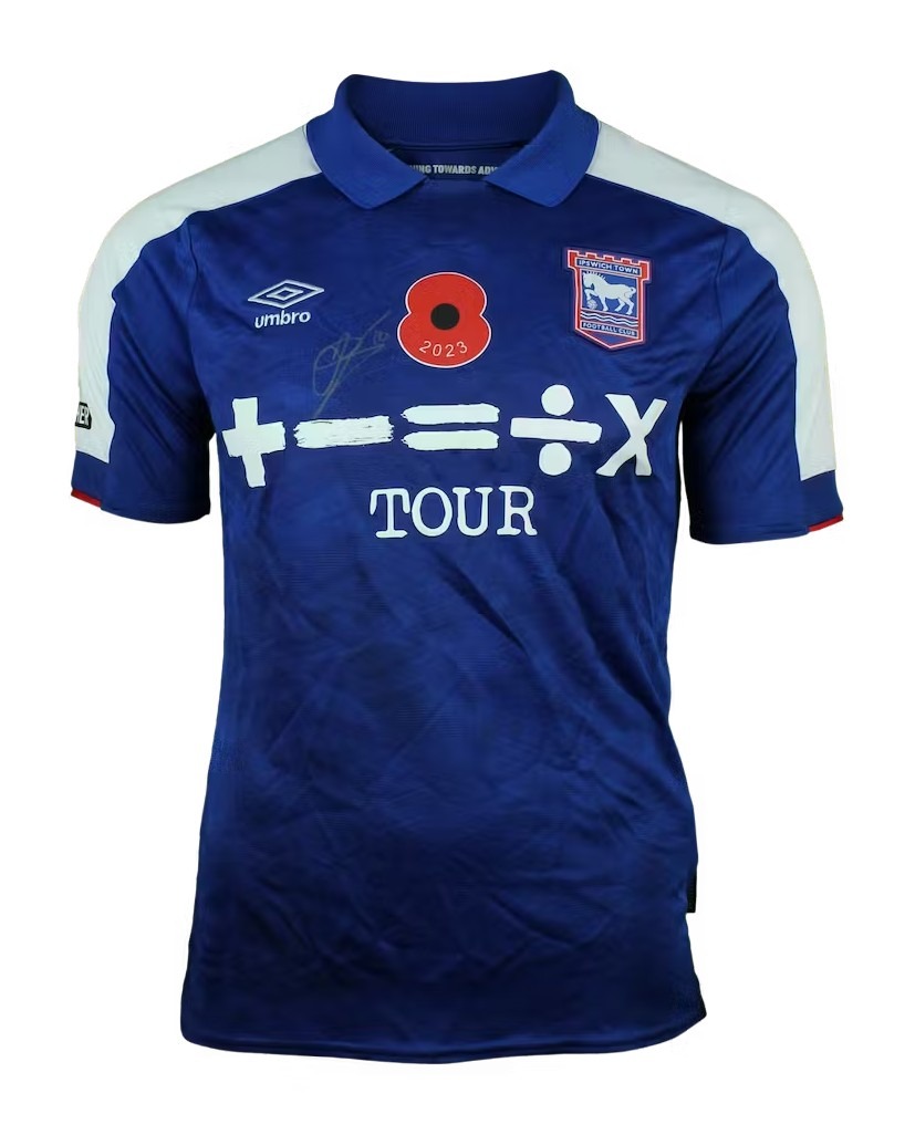Primera equipación de Ipswich Town 23-24
