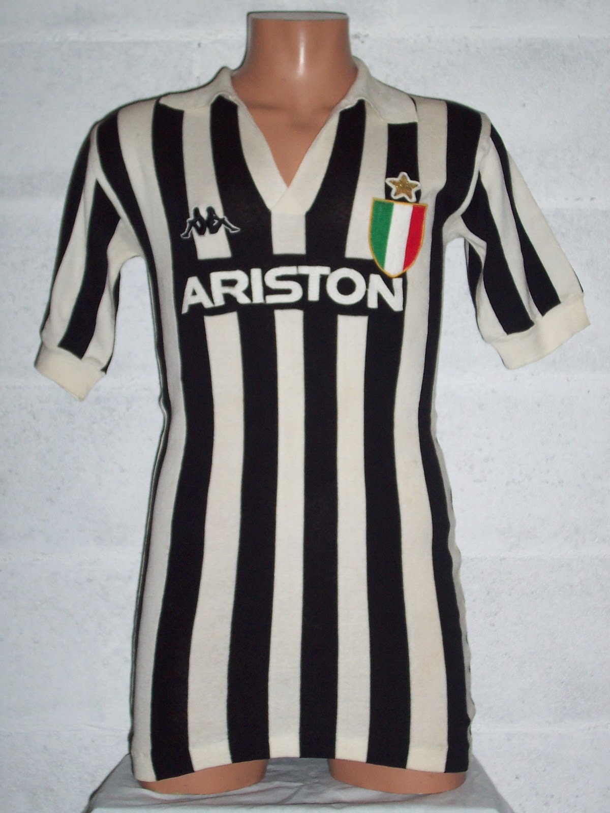 Primera equipación de Juventus FC 81-82