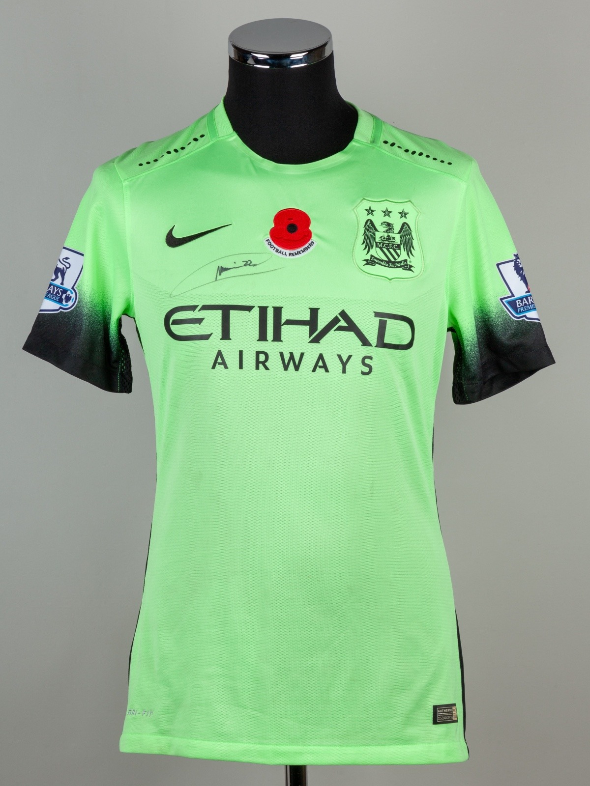 Tercera equipación de Manchester City 15-16