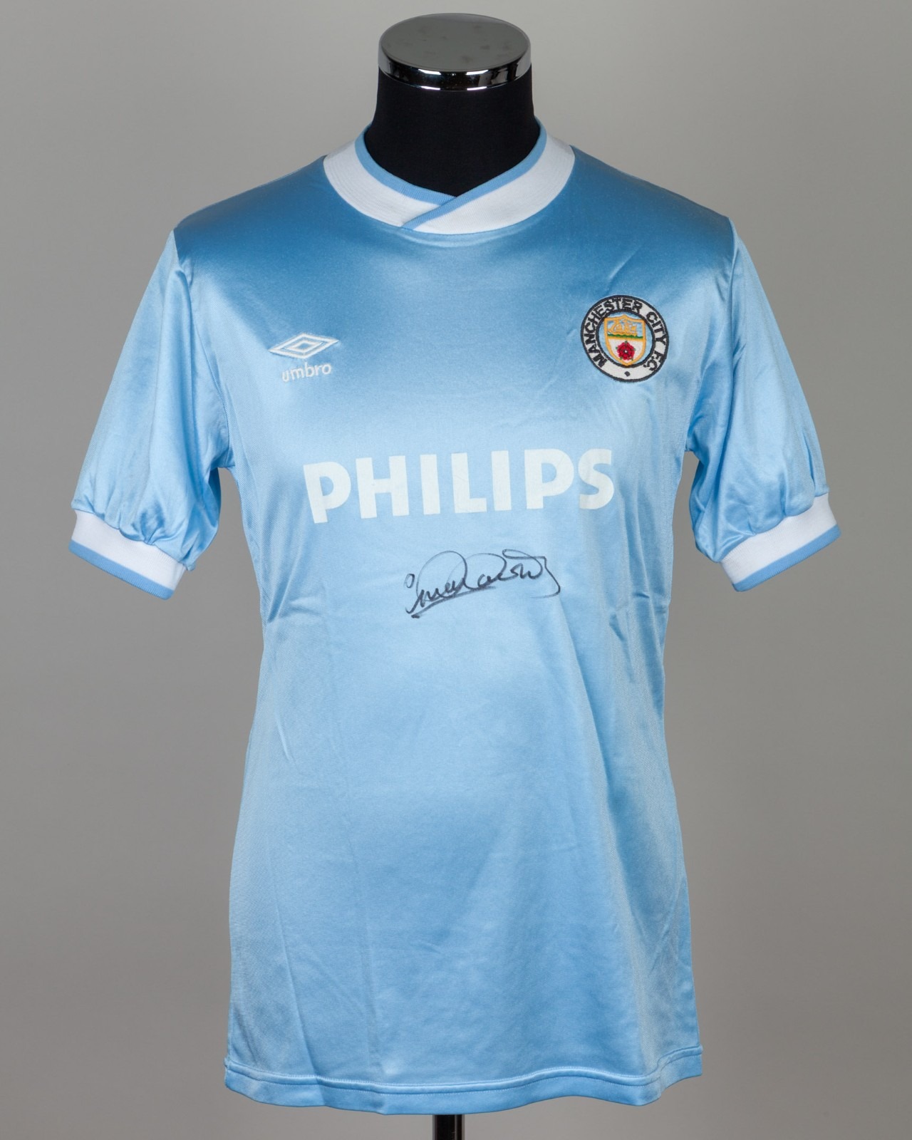 Primera equipación de Manchester City 85-86