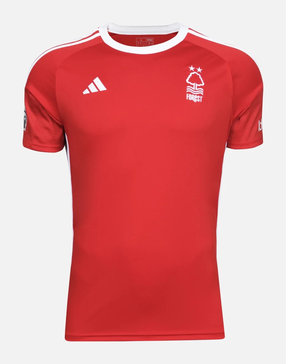 Primera equipación de Nottingham Forest 23-24