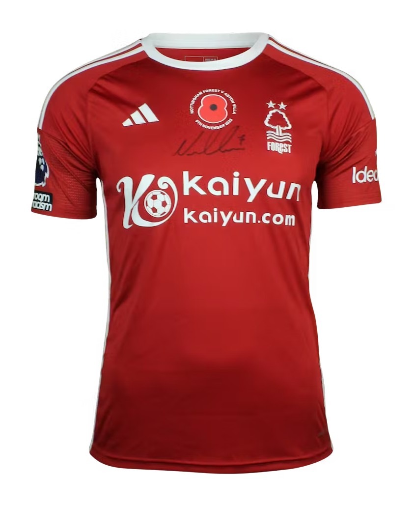 Primera equipación de Nottingham Forest 23-24