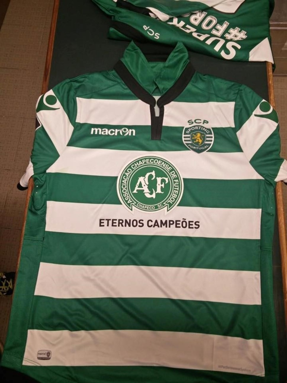 Primera equipación de Sporting CP 16-17